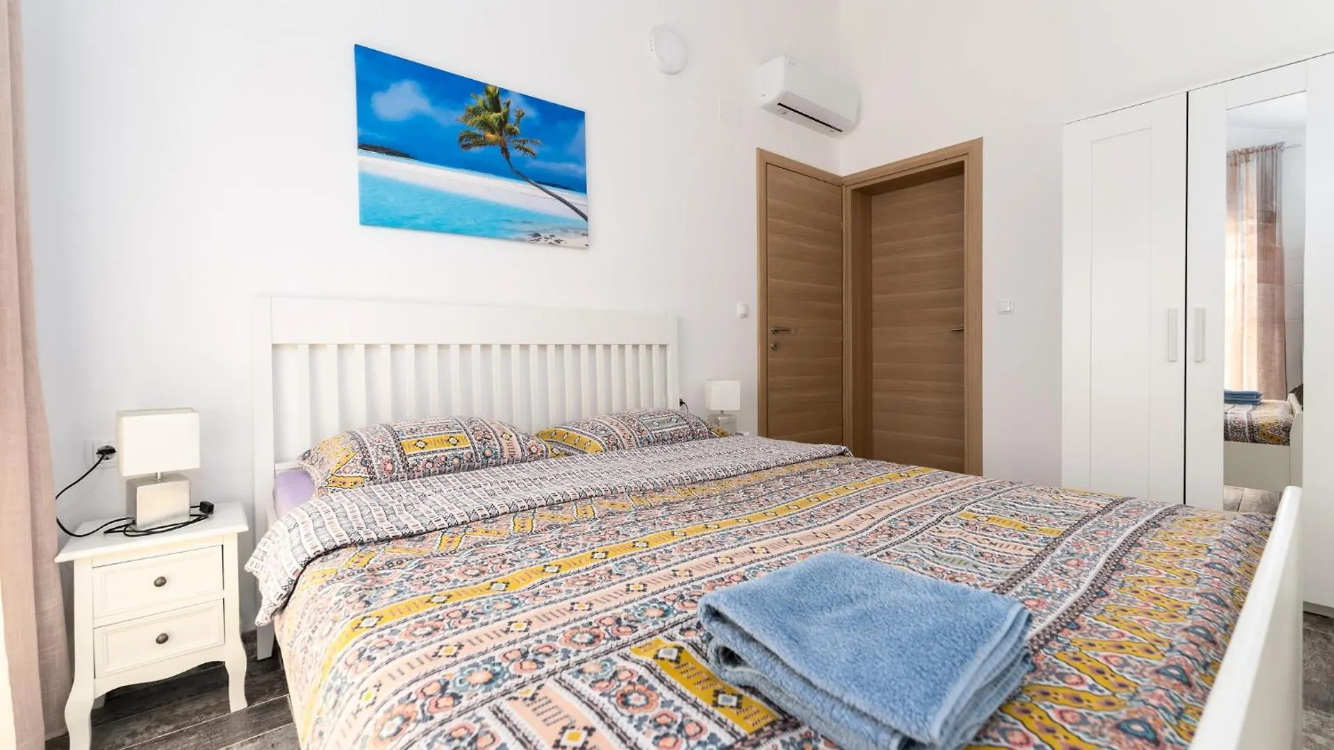 Beautiful New Villa With Pool, Near Beach - By Traveler Tourist Agency Krk - Id 2400 Пинезичи