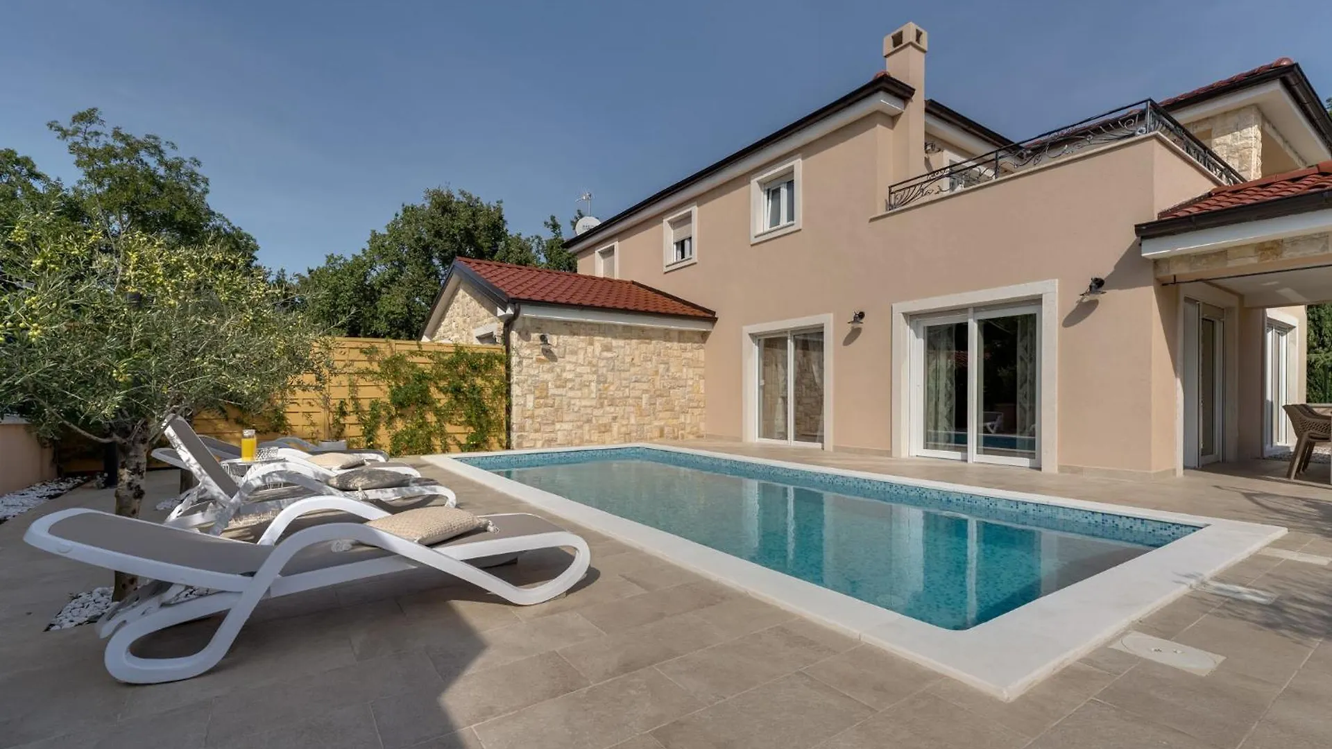 Beautiful New Villa With Pool, Near Beach - By Traveler Tourist Agency Krk - Id 2400 Пинезичи