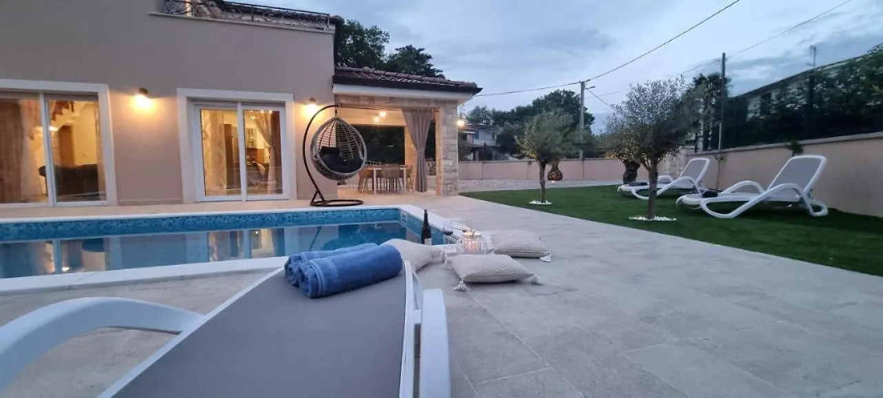 Beautiful New Villa With Pool, Near Beach - By Traveler Tourist Agency Krk - Id 2400 Пинезичи 0*,