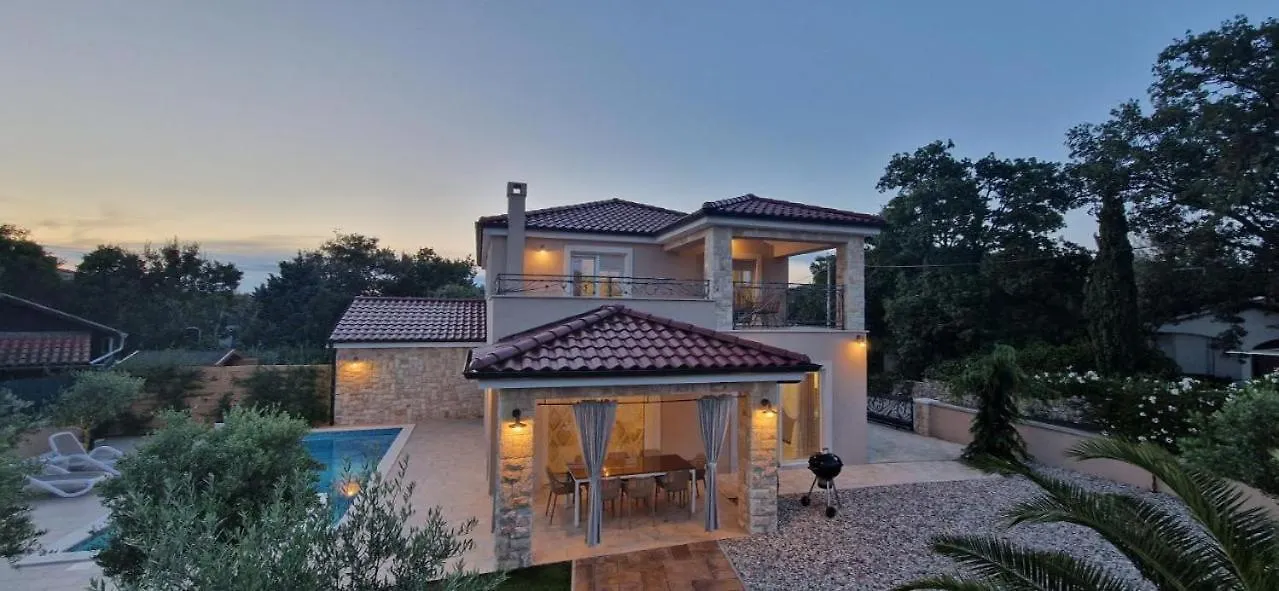 Beautiful New Villa With Pool, Near Beach - By Traveler Tourist Agency Krk - Id 2400 Пинезичи
